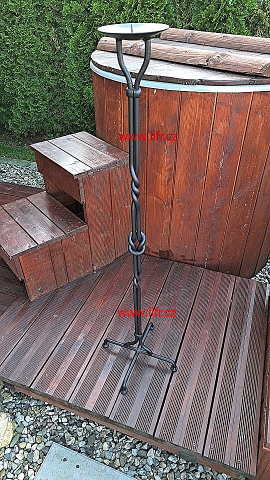 Kovaný svícen Uzel