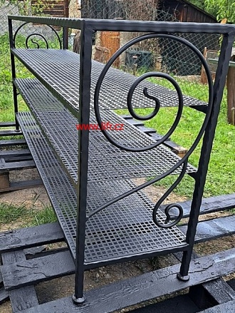 Kovaný botník 5